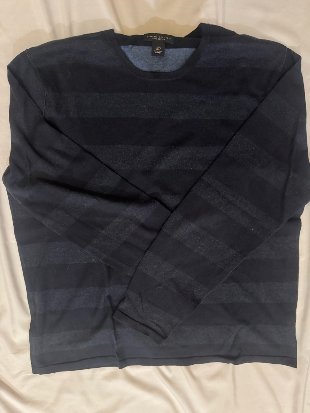 Banana Republic Men's Navy and Dark Blue Striped Crewneck Sweater